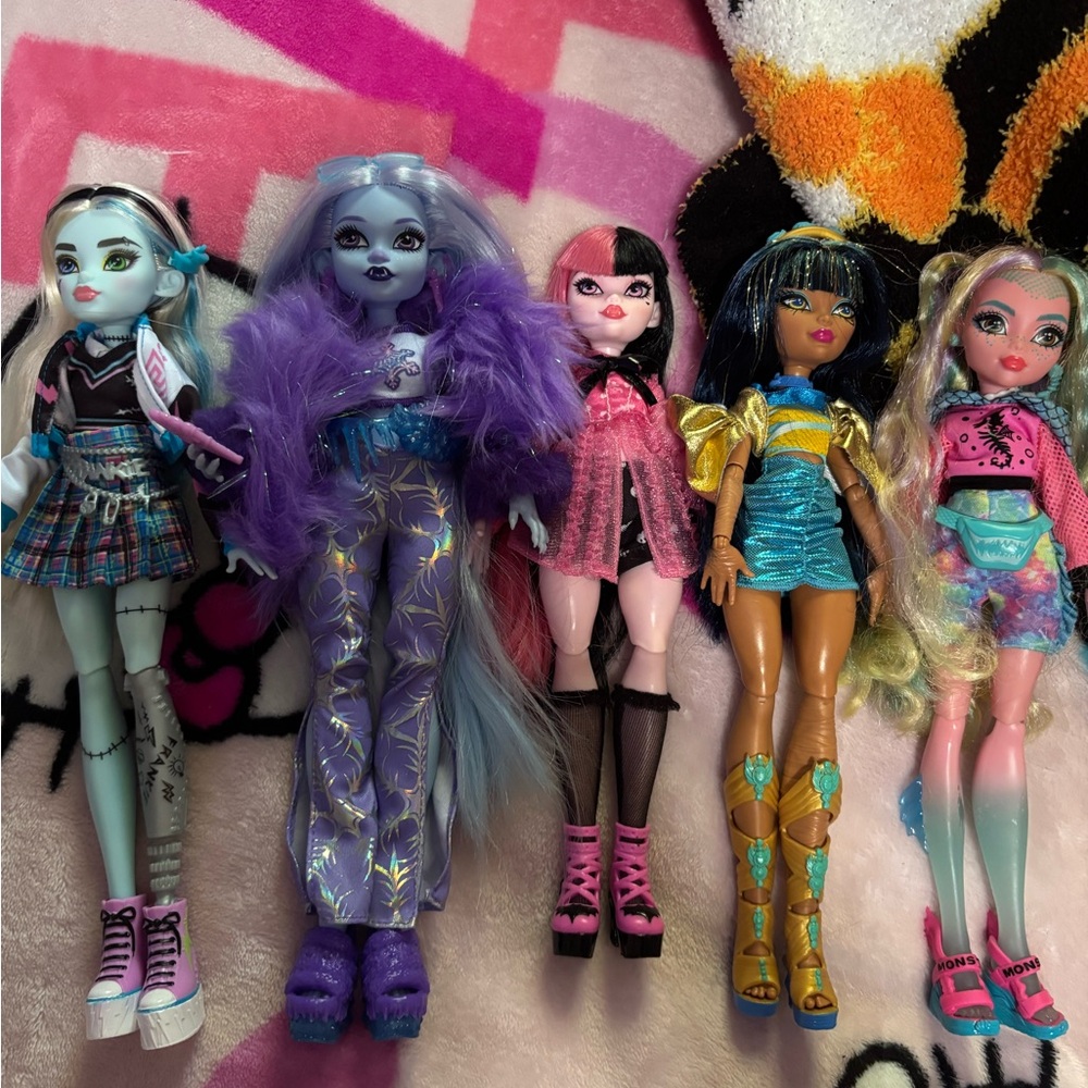 G3 Doll Lot